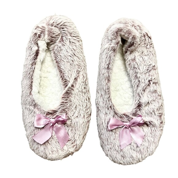 Comfy purple slippers  Never worn  Slip on like socks! Super comfy to wear aroun - Picture 1 of 4